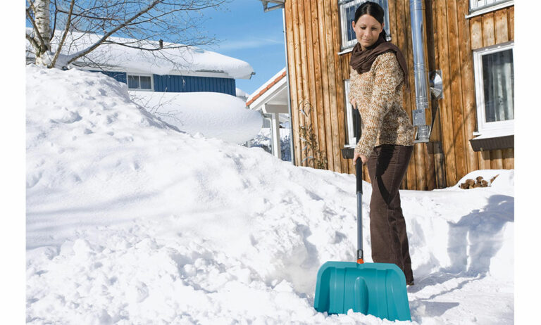 Con la llegada del frío y las primeras nevadas, es importante estar preparados para mantener limpios el patio, el jardín y los accesos a tu casa cuando la nieve lo cubra todo