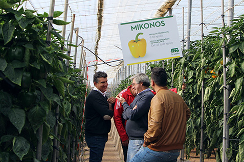 06022018090934_profesionales_visitando_las_fincas_2
