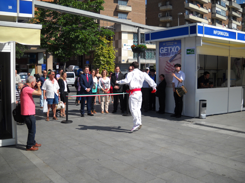 20120606055040_stands_exteriores