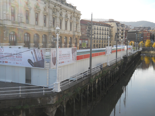 20121220043009_stands_para_exteriores_con_pasillo_cubierto