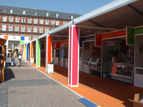 20130218102433_stands_exteriores