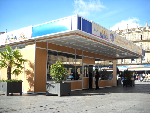 20131022055212_stands_para_exteriores