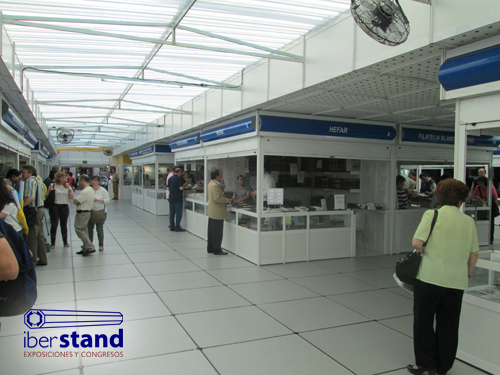 20150518100723_stands_exteriores_con_pasillo_cubierto